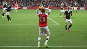 Định nghĩa và khi nào được ném biên